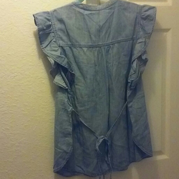 Melissa McCarthy Seven7 Floral Embroidered Light Blue Denim Button Down Top 🌺 - Picture 4 of 4